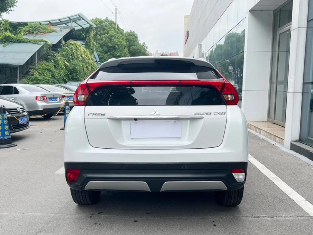 三菱轎車奕歌圖片，三菱轎車圖片